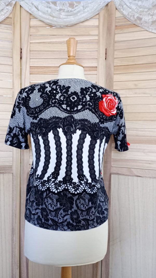 T-shirt "burlesque" impression corset et roses – Image 4