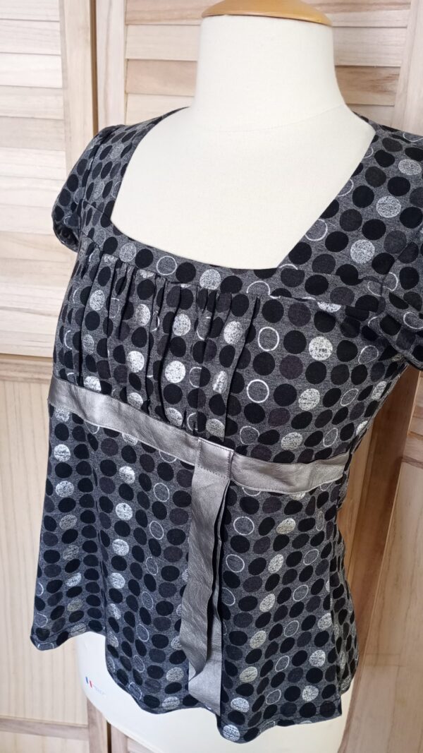 Haut à pois gris – Image 3