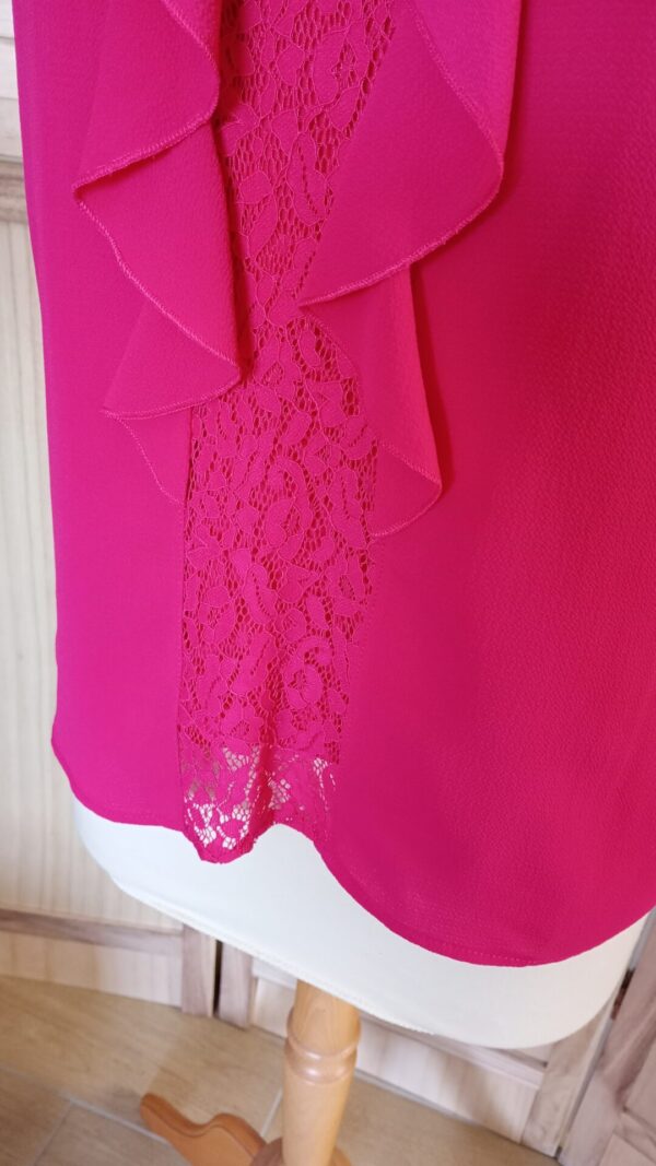 T-shirt rose avec dentelle et volants – Image 7