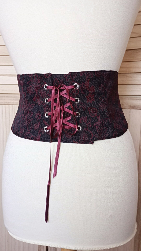 Serre-taille noir et rouge à motifs floraux – Image 11
